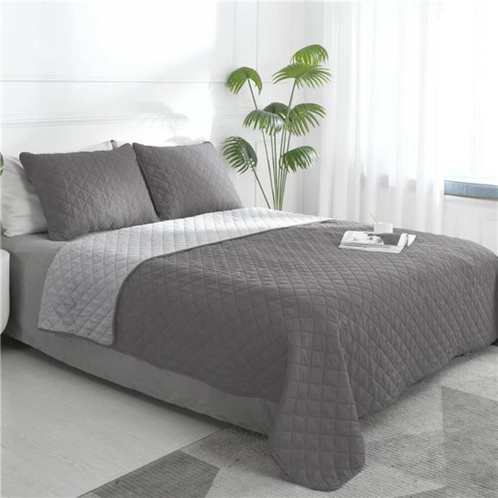Easy-Going Full/Queen Size Reversible Quilt Set with 1 Quilt and 2 Pillow Shams
